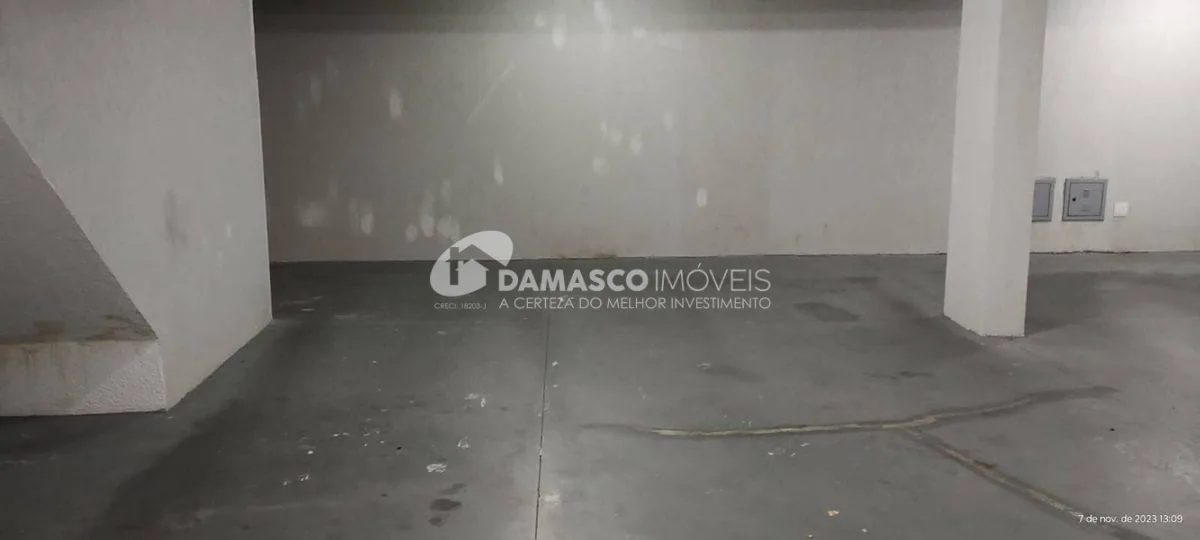 Casa em condomínio com 2 suítes  e 2 vagas