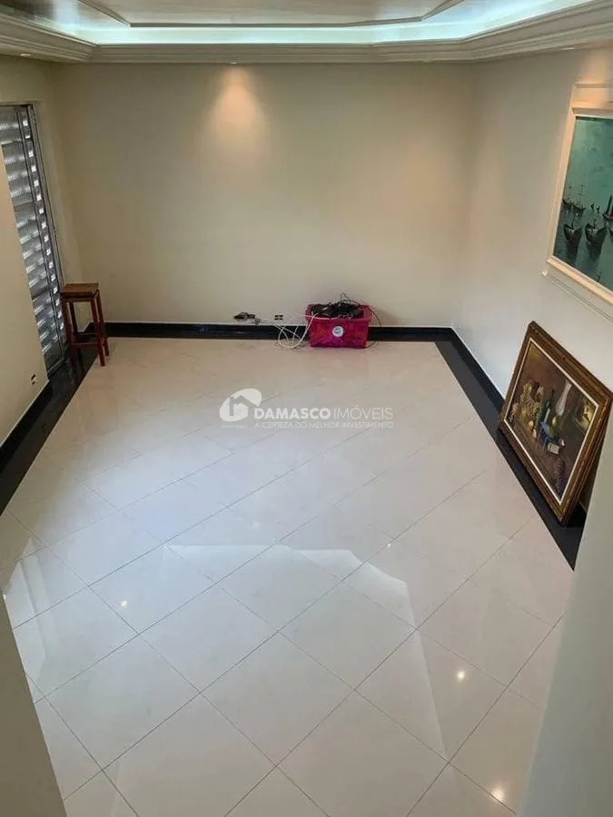Sobrado à venda 3 Quartos, 1 Suite, 2 Vagas, 250M², Sítio da Figueira, São Paulo - SP