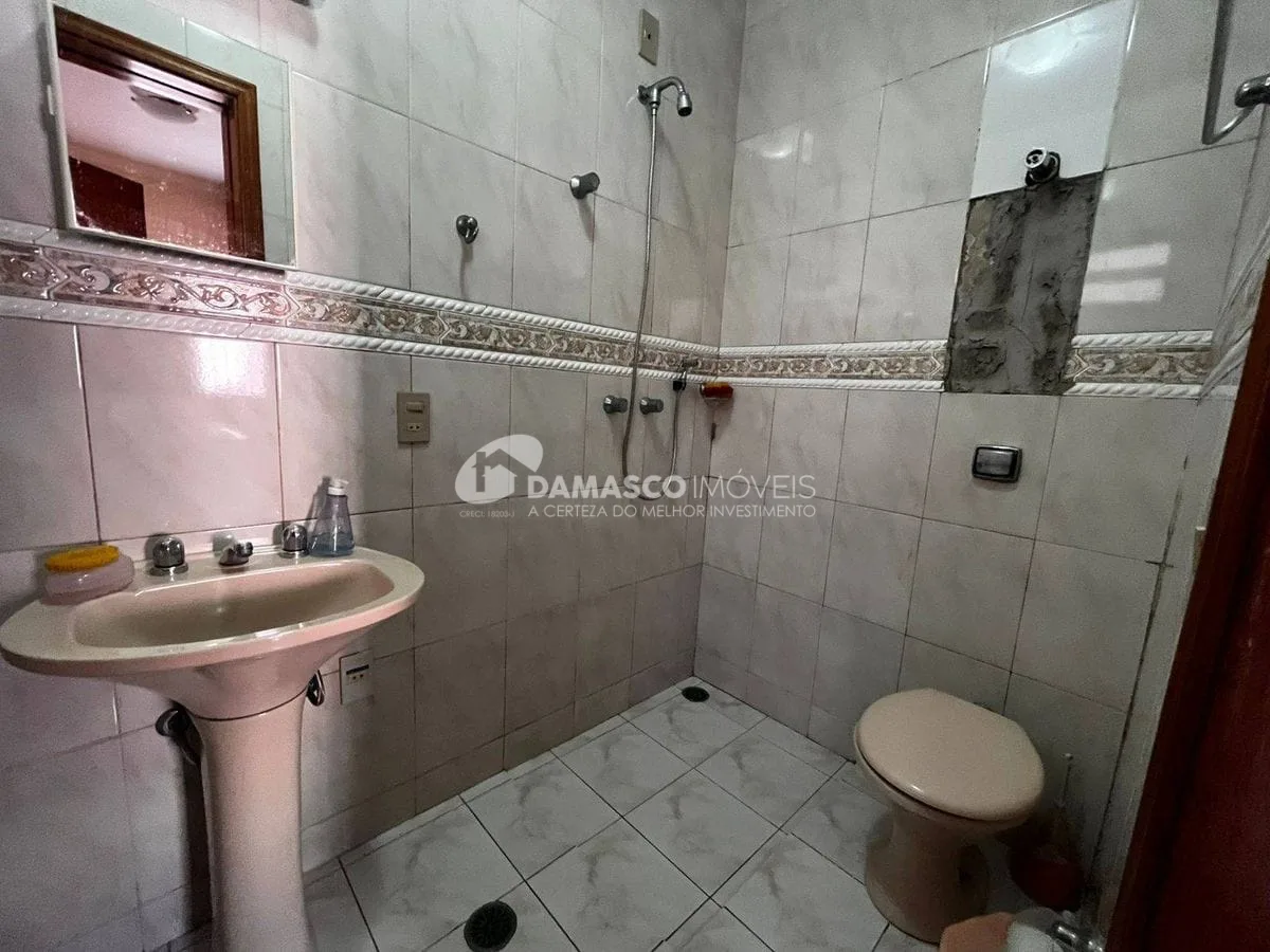 Casa térrea com 4 dorm, 2 suítes, 5 vagas no bairro Olímpico