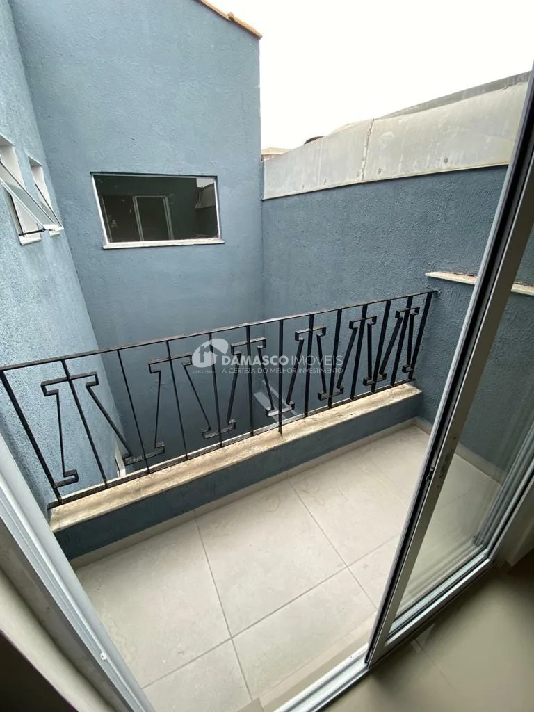 Sobrado à venda e locação, com 400 m² de área total, 3 Quartos, 1 Suíte, 6 Vagas, Parque Bandeirante, Santo André - SP