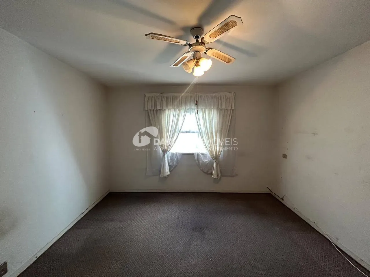 Sobrado à  venda com 178m² de área útil, 2 quartos, 3 vagas, próximo do Complexo Poliesportivo Lauro Gomes, no Bairro Olímpico, em São Caetano do Sul, SP