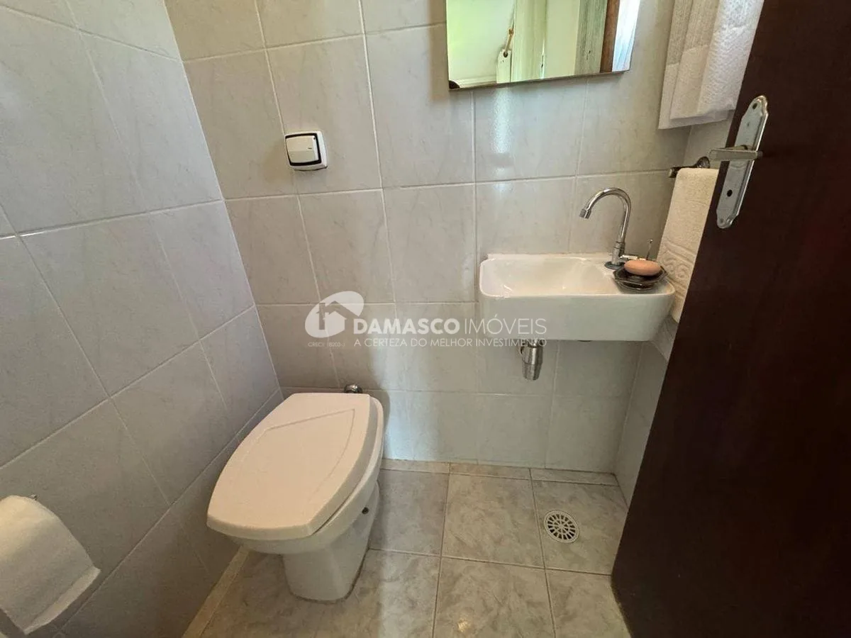 Casa Assobradada no bairro Olímpico