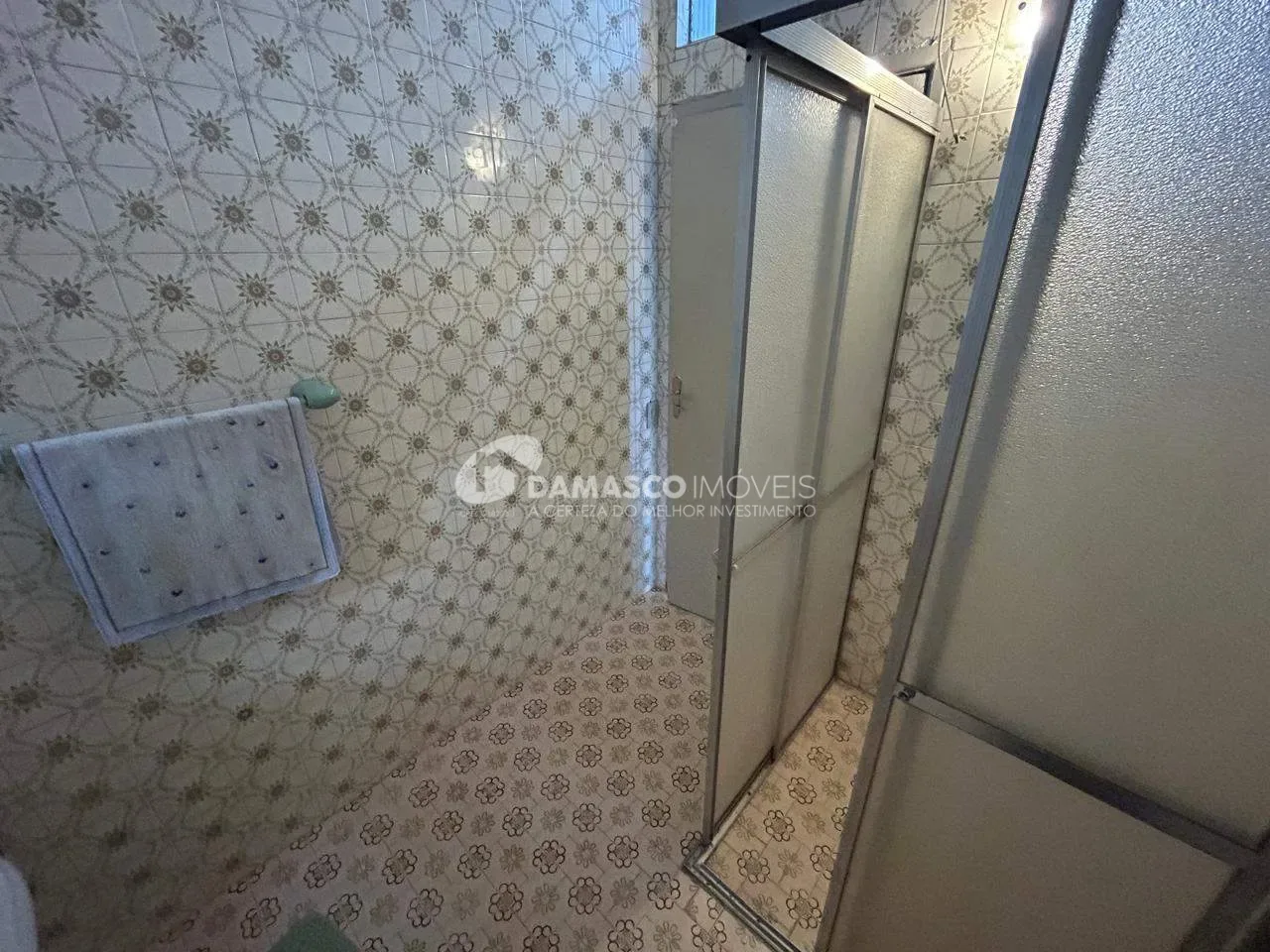 Sobrado à  venda com 178m² de área útil, 2 quartos, 3 vagas, próximo do Complexo Poliesportivo Lauro Gomes, no Bairro Olímpico, em São Caetano do Sul, SP