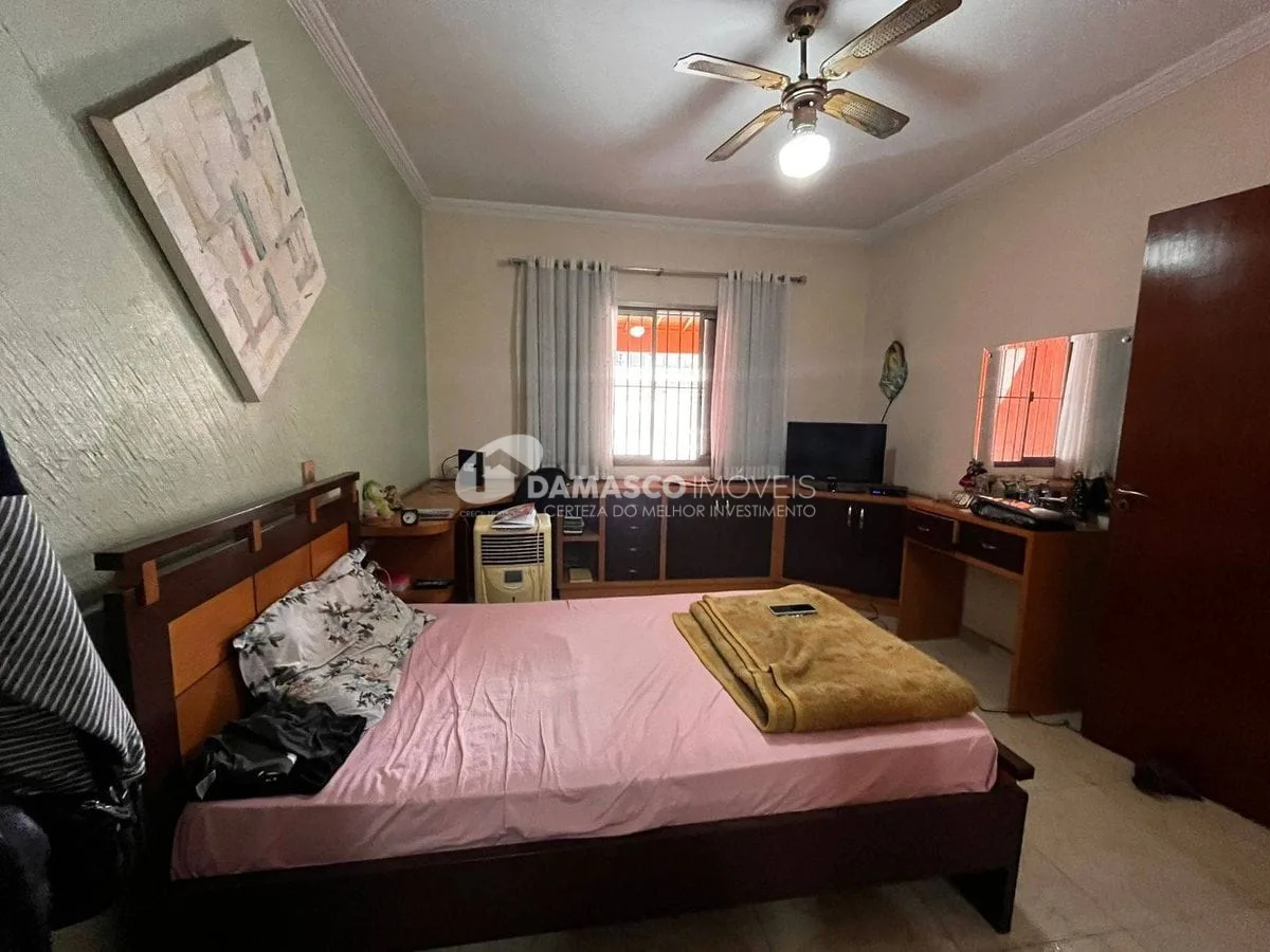Casa térrea com 4 dorm, 2 suítes, 5 vagas no bairro Olímpico