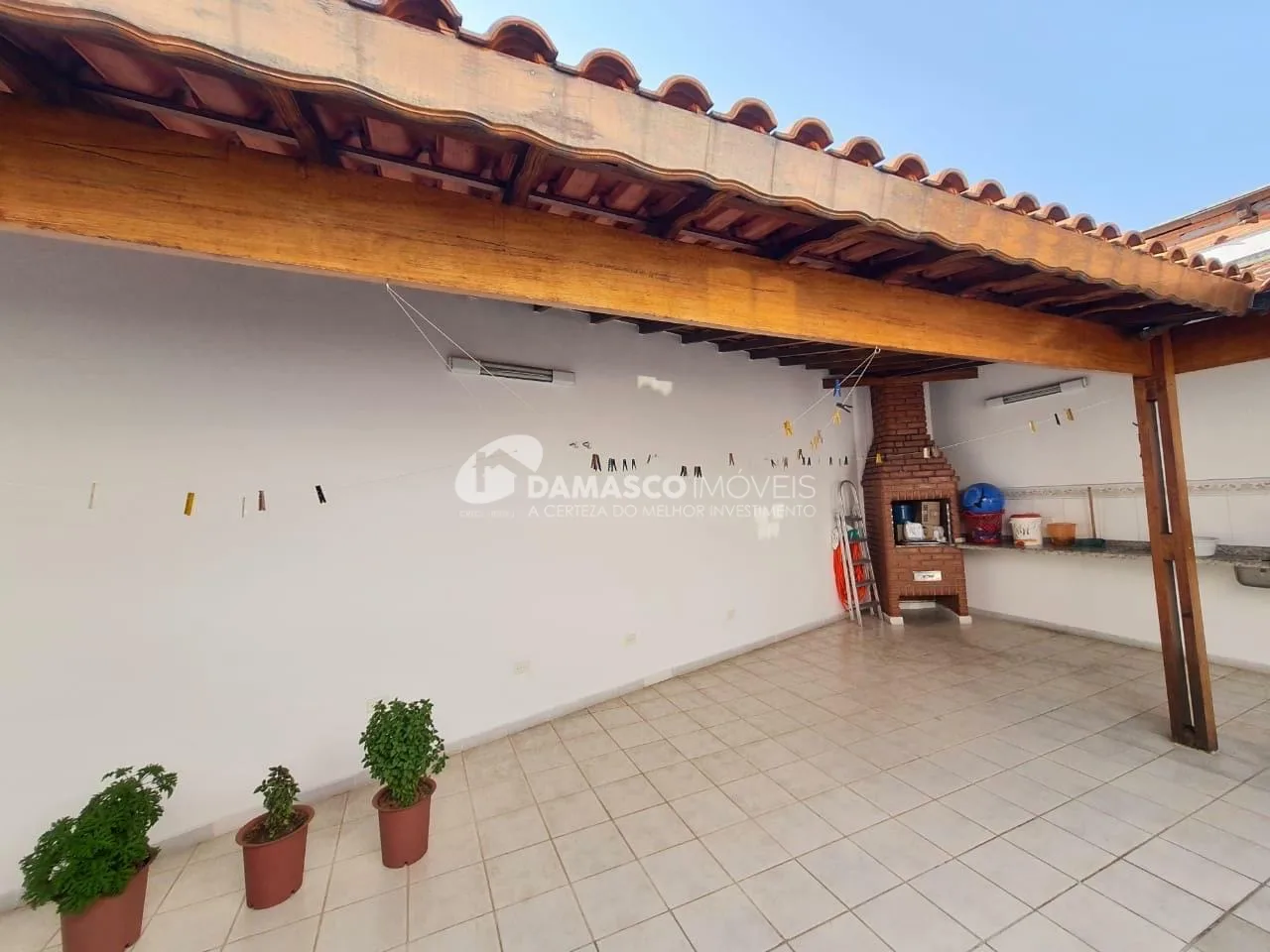 Casa à venda com 3 Quartos, 3 Suites, 3 Vagas, 751M², Utinga, Santo André - SP