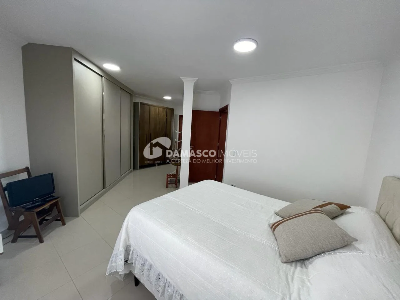 Sobrado de Alto Padrão à Venda no Jardim São Caetano | 6 Dormitórios | Até 10 Vagas