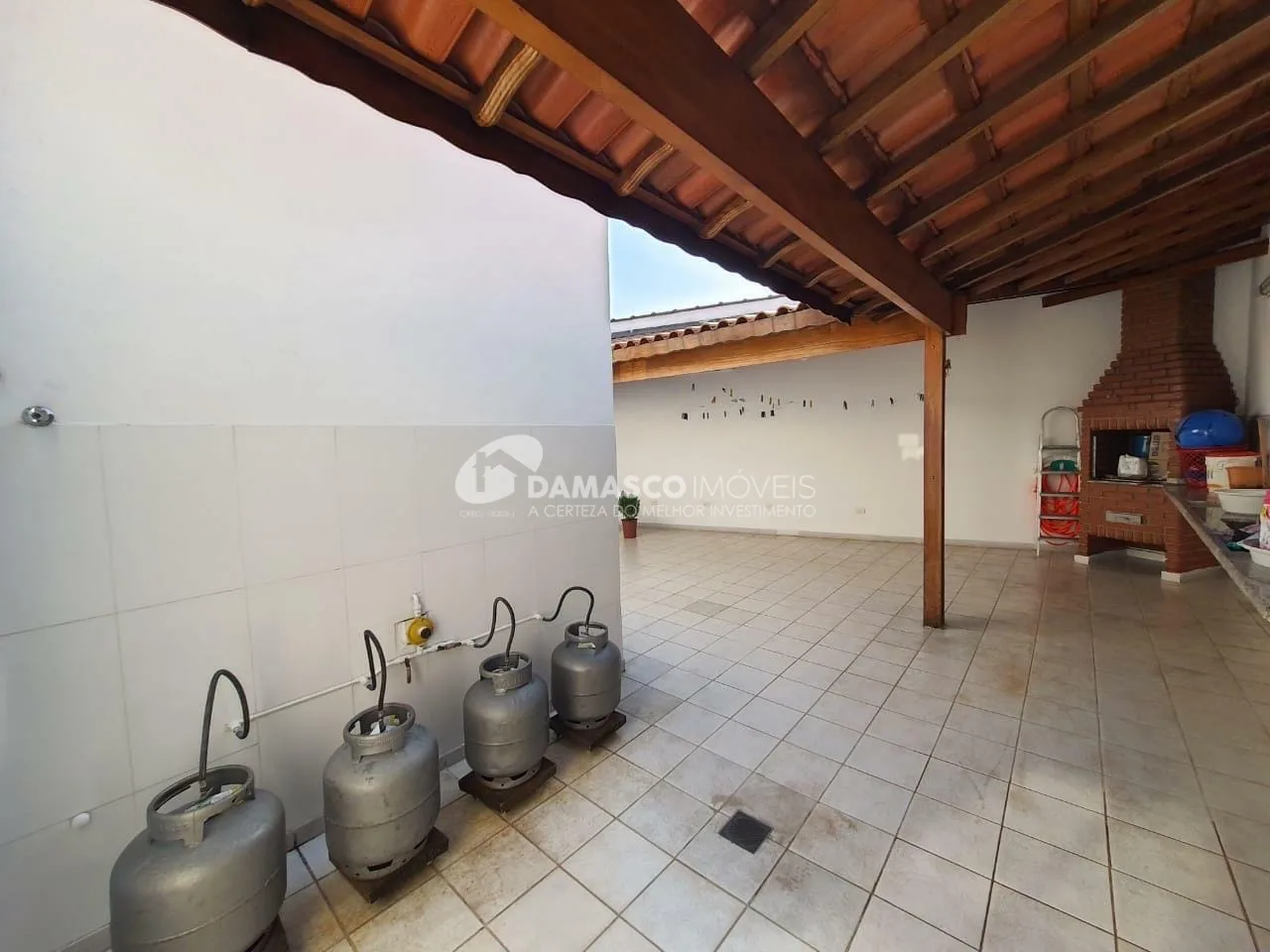 Casa à venda com 3 Quartos, 3 Suites, 3 Vagas, 751M², Utinga, Santo André - SP