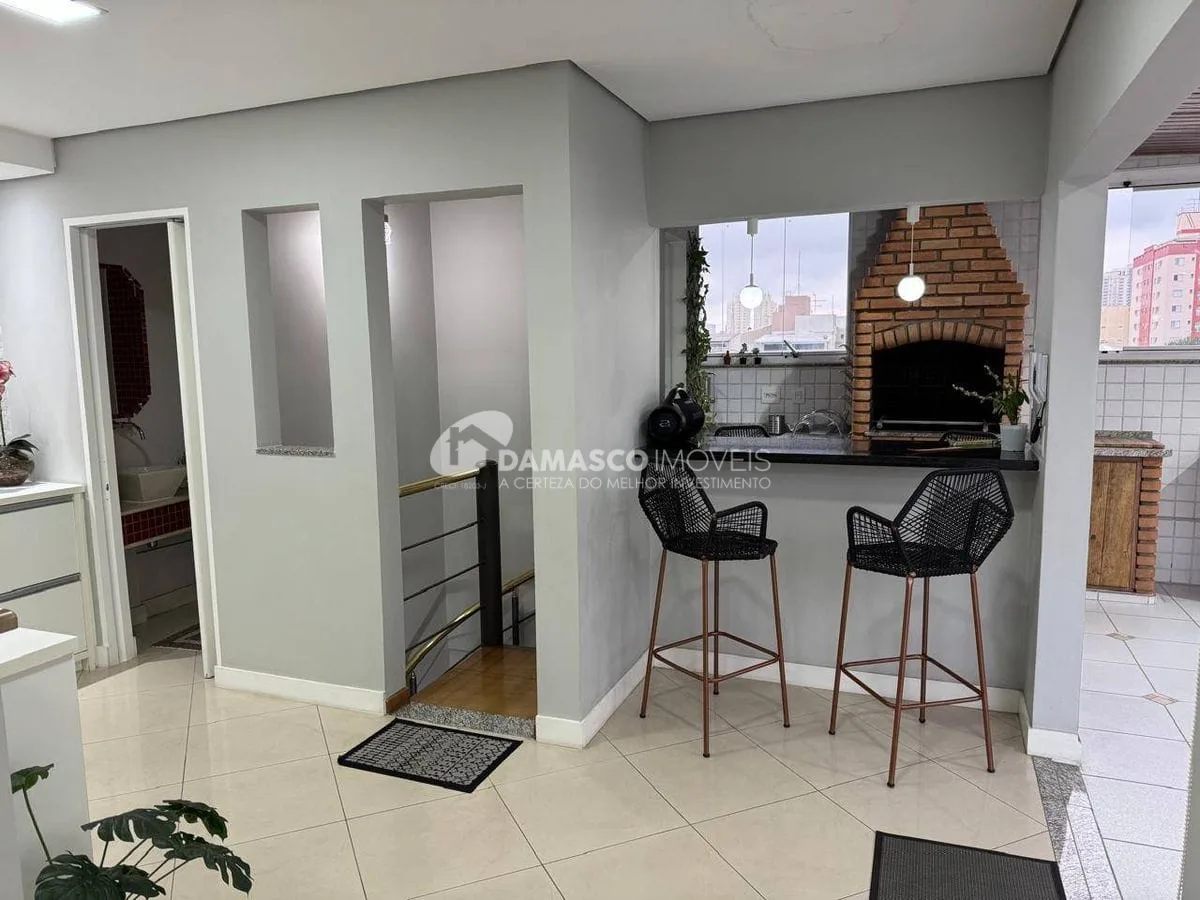 Penthouse, 2 dorm, 1 suíte e sala com sacada